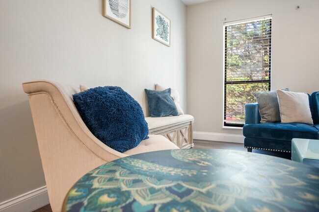 Photo - 2612 Old Whites Mill Rd