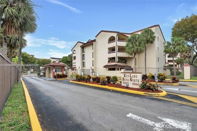 Building Photo - 8850 SW 123rd Ct Unit H401