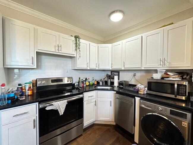 Photo - 3345 N Marshfield Ave Unit 204