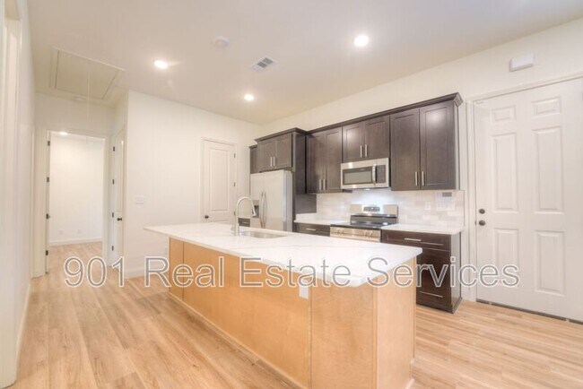 Photo - 1010 N Pkwy