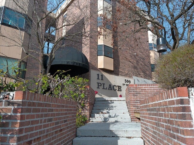 Building Photo - 11th Place Condominiums Unit 3010