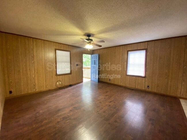 3567 Blue Rd
