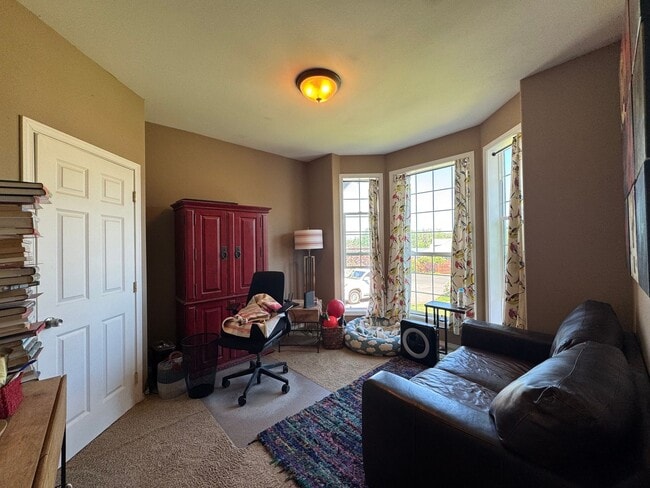 Photo - 3 Bedroom, 3 Bathroom House - Walking distance to the beach