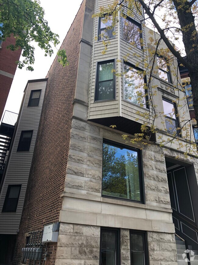 Building Photo - 2020 N Bissell St Unit 2R Rental