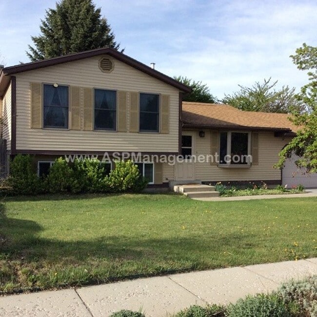 Building Photo - 2074 Newcastle Dr Rental