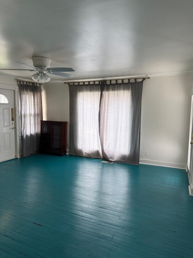 Photo - Charming 2 bedroom 1 bath home on large corner lot in desirable part of Springfield