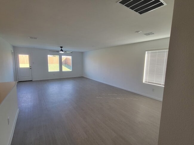 Photo - 1612 Parlier St
