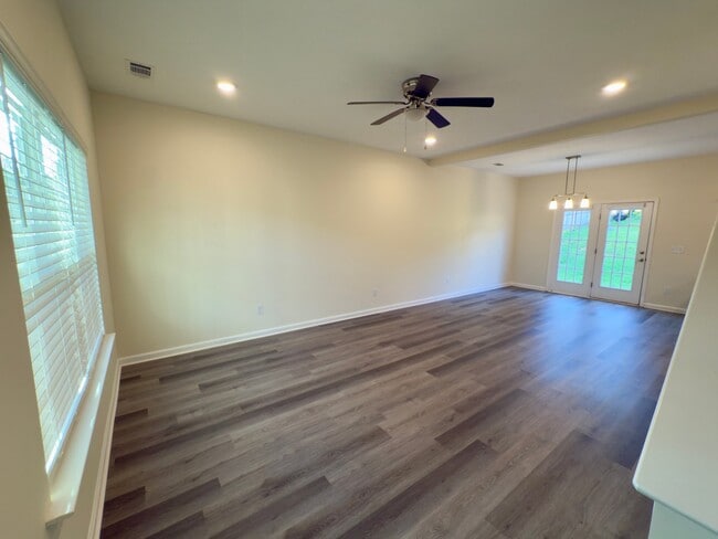 613 Pershing Dr