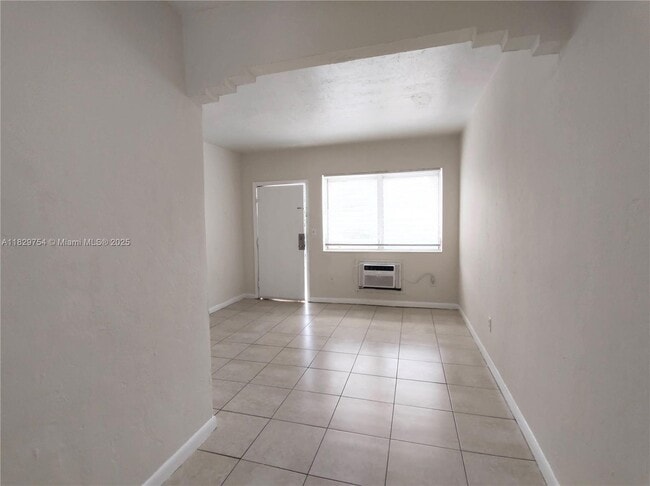 Building Photo - 1565 SW 6th St Unit 7 Rental
