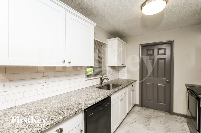 Photo - 772 Cadez St NE