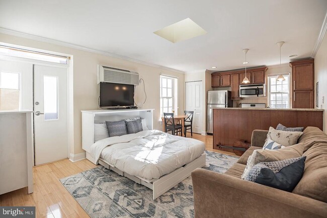 Building Photo - 1716 Pine St Unit 5/3R