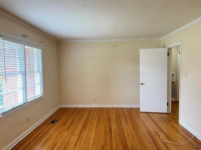 Photo - 230 Roycrest Dr