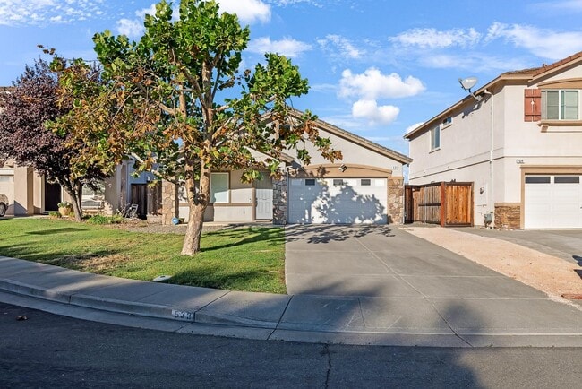 Photo - 533 Channel Ct