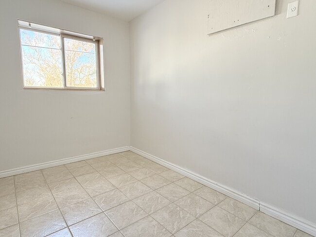 Photo - 575 Assumption St Unit 4