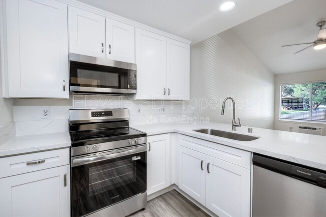 Building Photo - 9430 Winter Gdns Blvd Unit 26