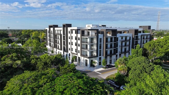 Building Photo - 18300 SW 98th Ave Unit 307 Rental