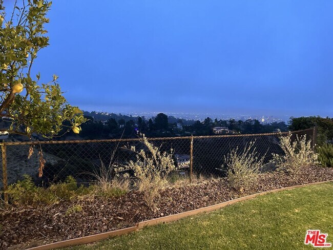 1212 Roberto Ln