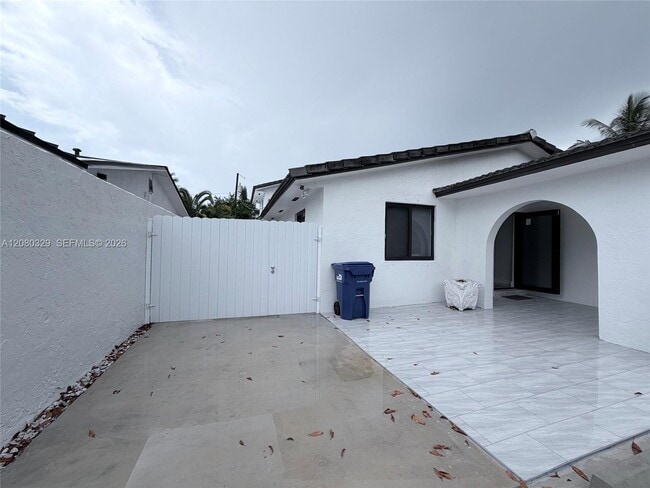 11870 SW 5th St Unit 1