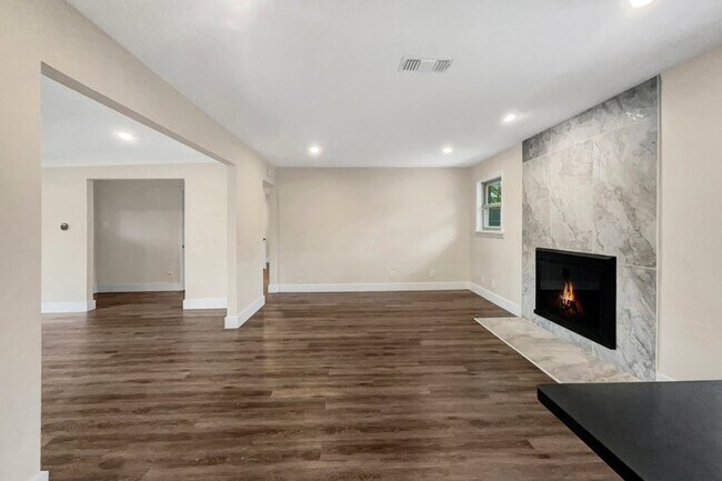7148 E Mockingbird Ln