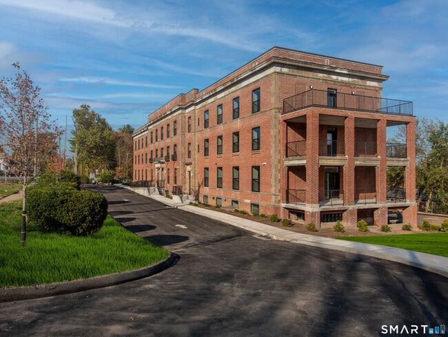 Building Photo - 170 Ridge Rd Unit 202