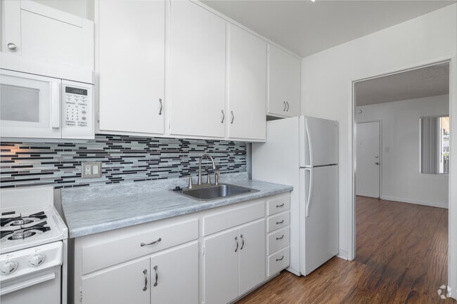 Studio - 300SF - Kitchen - Kona Kai West