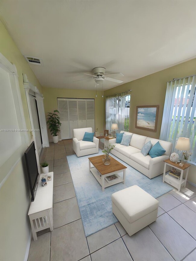 Photo - 732 Phyllis St