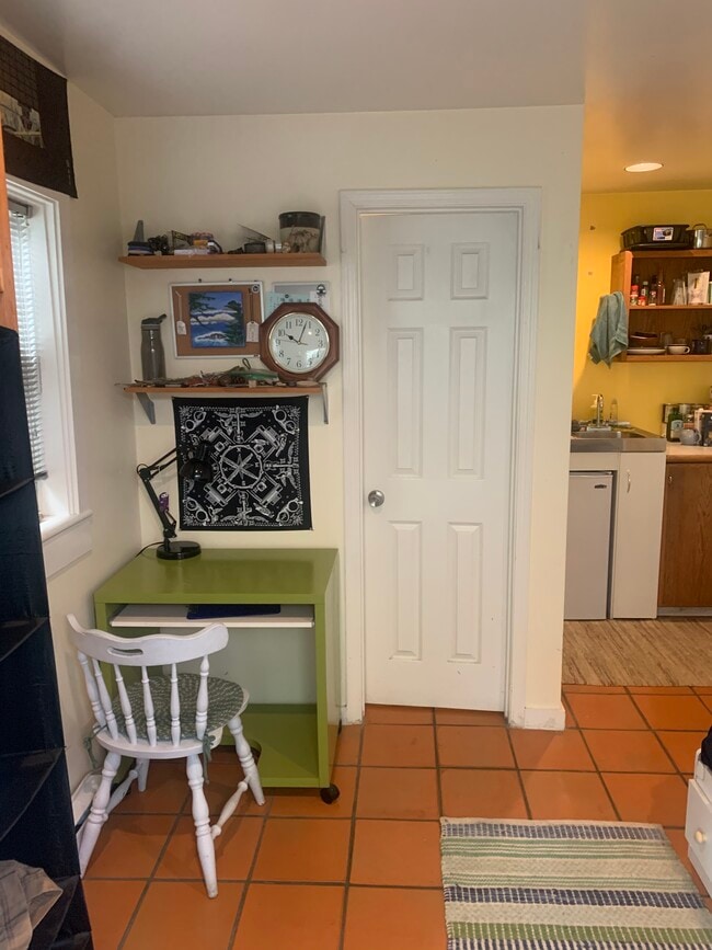 Photo - 1229 Oxford St Unit studio