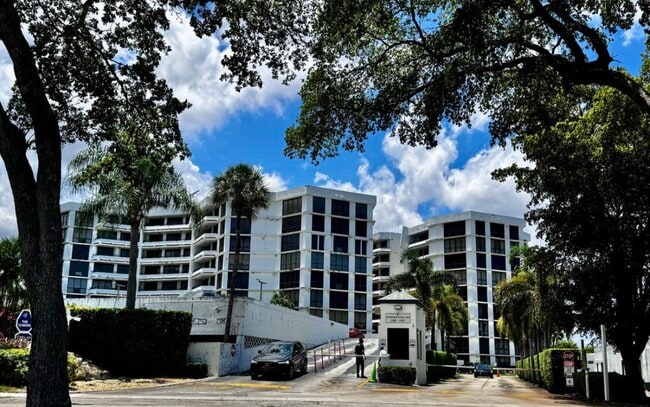 13951 Kendale Lakes Cir Unit 304A