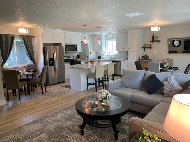 9062 Salmon Falls Dr Unit 3 Bed/2 bath