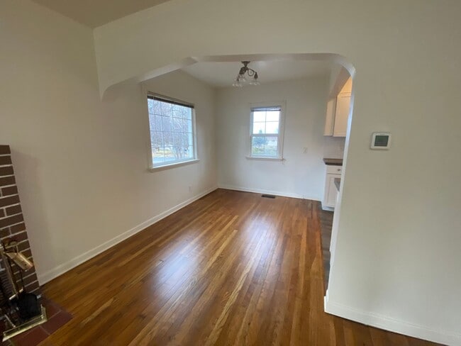 Photo - 1123-1123 NW Elm Ave