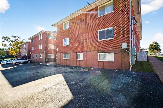 Photo - "Unit I" as in "I Can't Believe You-" Unidad 3530-I