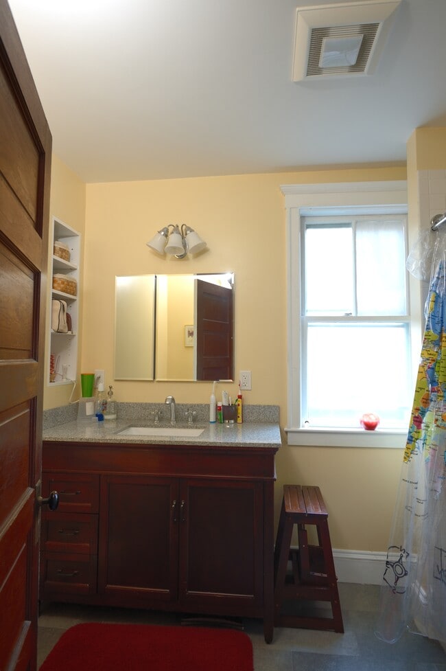 Photo - 35 Ashland St Unit 35 Ashlnd St 1st flr