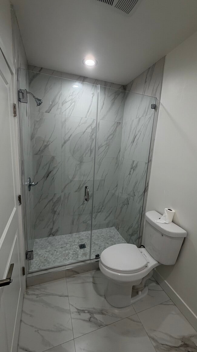 Photo - 907 Herbine St