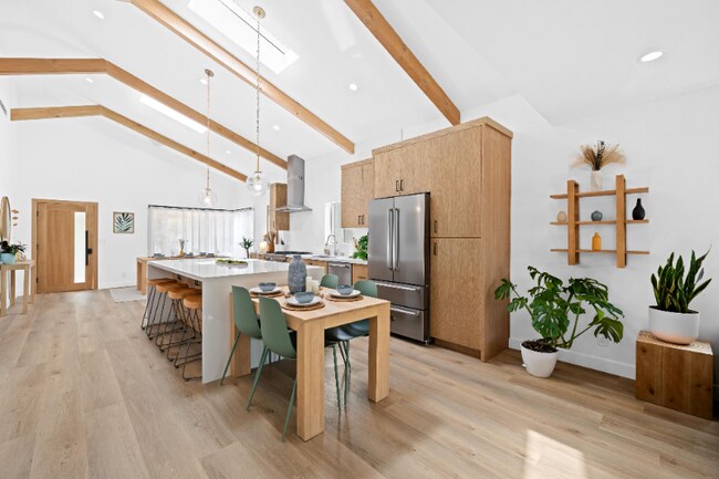 Photo - 4258 Beethoven St