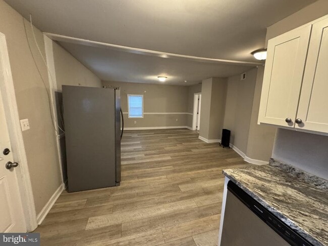 Photo - 3920 Main St