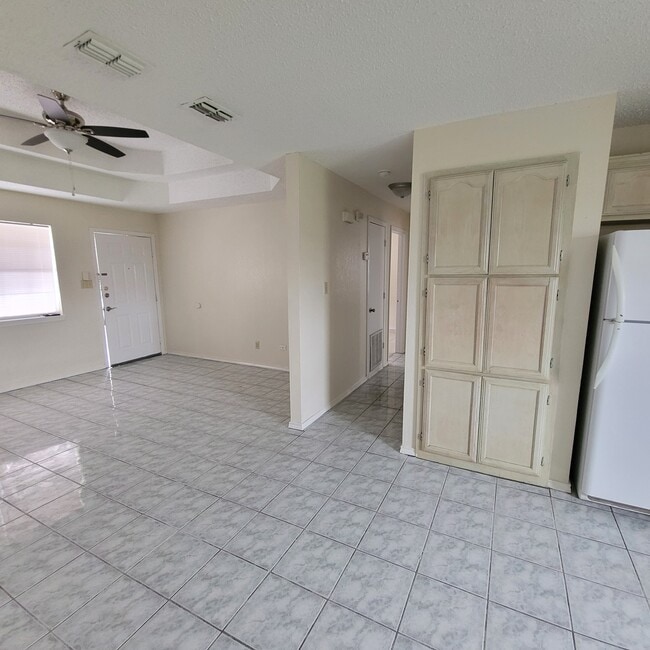 2Bdrm Kitchen & Livingroom - West Oak Apartments