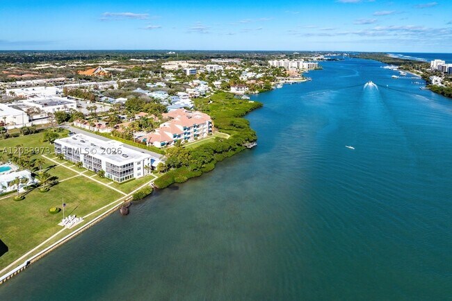 100 Waterway Rd Unit A306
