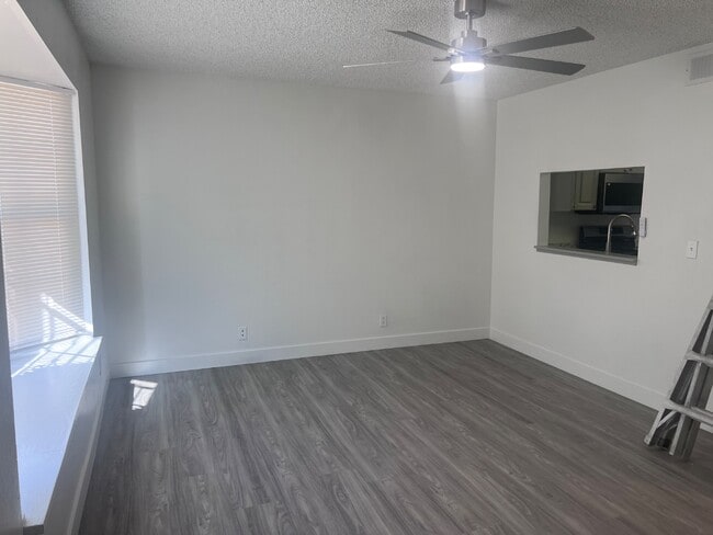 Photo - 870 Flagstone Way