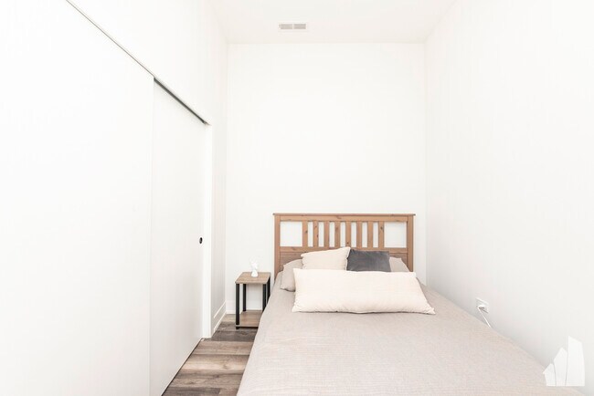 Photo - 2317 North Clark-208 Unit 208