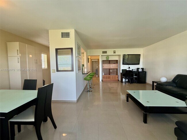 Photo - 467 Golden Isles Dr Unit 310
