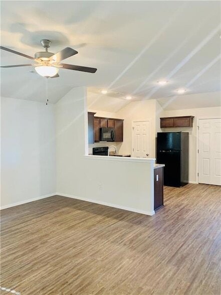 Photo - 936 E Bunting St