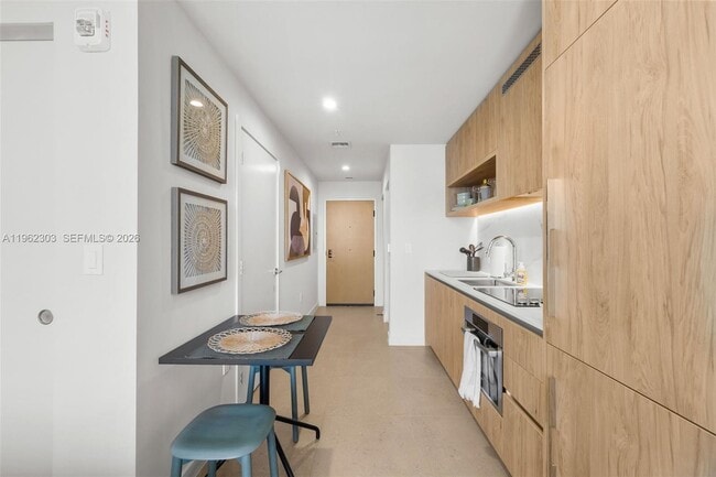 Photo - 11 NE 6th St Unidad 1615