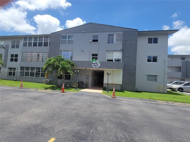 Building Photo - 120 Royal Palm Rd Unit 301