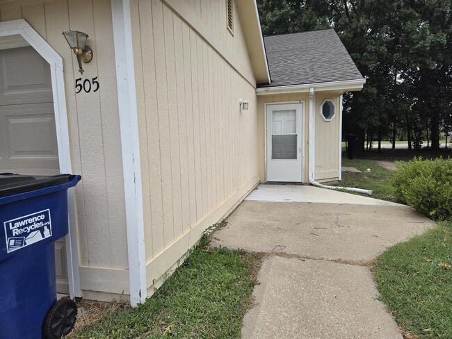 Building Photo - 505 Eldridge St