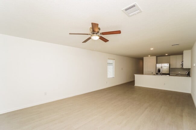 Photo - 544 Roquefort St