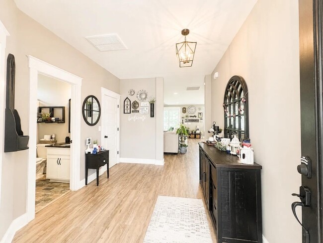 Photo - 711 Torridon Ln