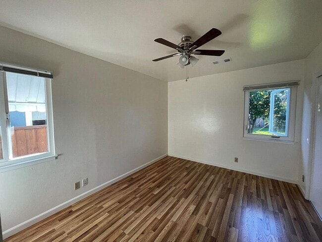 Photo - 16057 Mills Ave
