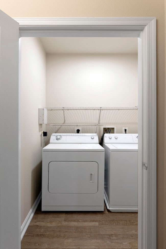 In-unit washer and dryer - Avalon at Grosvenor Station