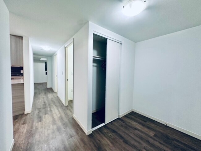 Photo - 220 Cannon St E Unit 3-bed