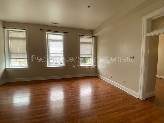 Photo - 244 N Sycamore St Unit 6